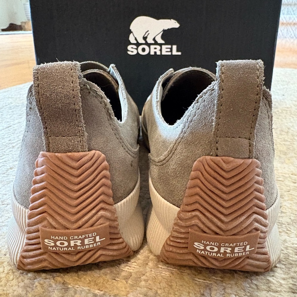 Sorel women 11 out and about sneaker green (suede) and tan like new